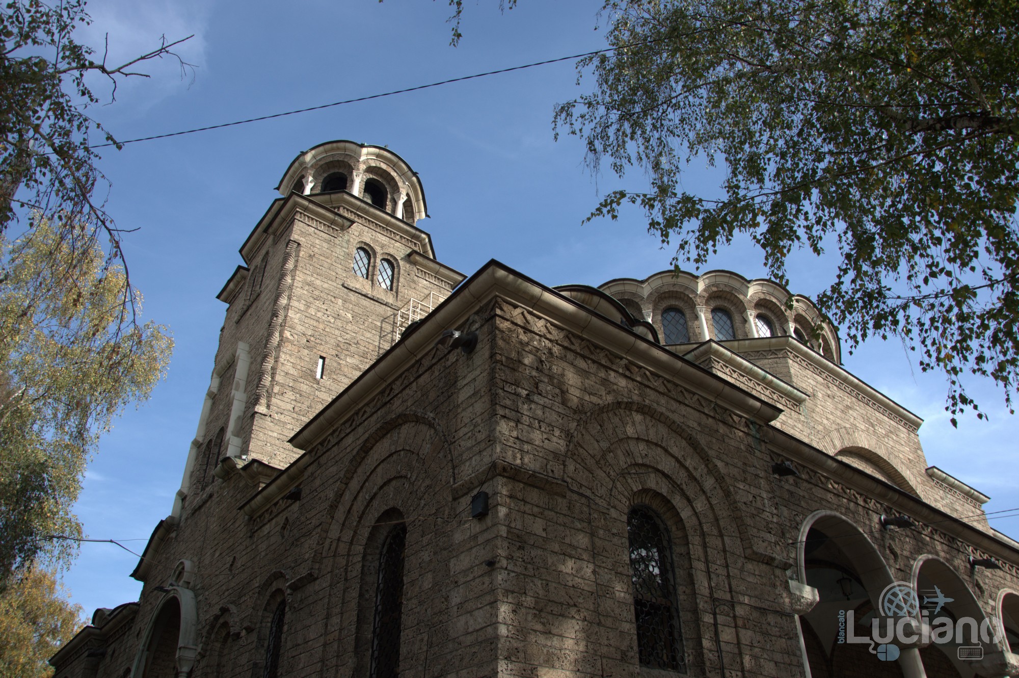 La cattedrale di Santa Domenica (църква Света Неделя) è la cattedrale ortodossa della città di Sofia, in Bulgaria.